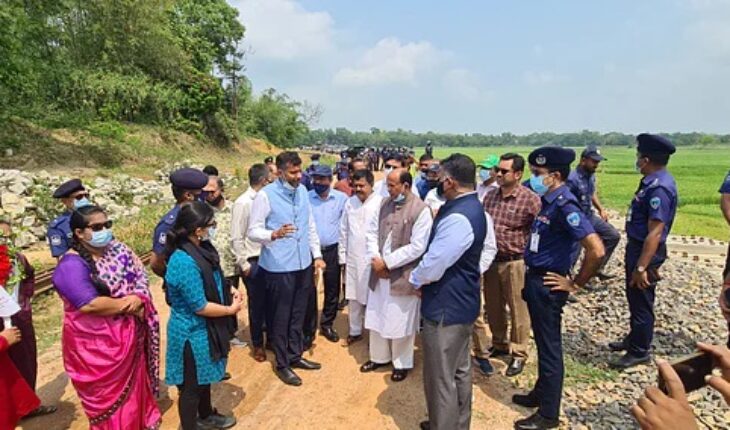 আখাউড়া-আগরতলা রেলপথ এর নির্মাণকাজ দেখে হতাশ মন্ত্রী আখাউড়া-আগরতলা রেলপথ এর নির্মাণকাজ দেখে হতাশ মন্ত্রী