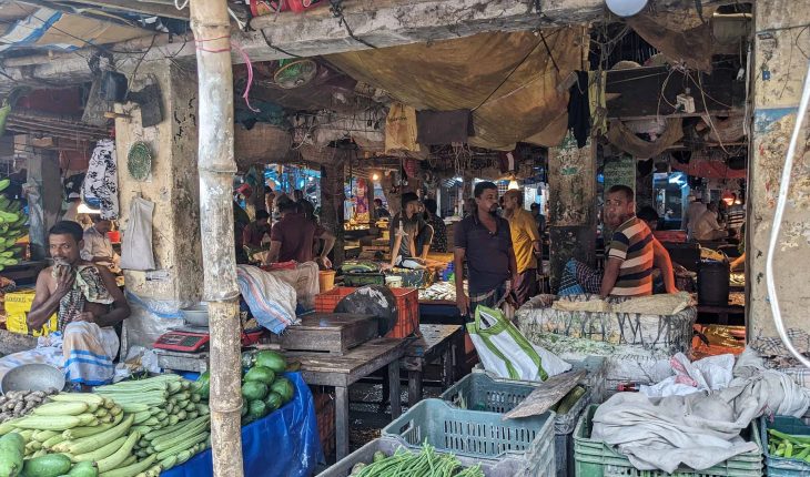 বাজারের আগুনে আমরা প্রতিদিনই পুড়ছি