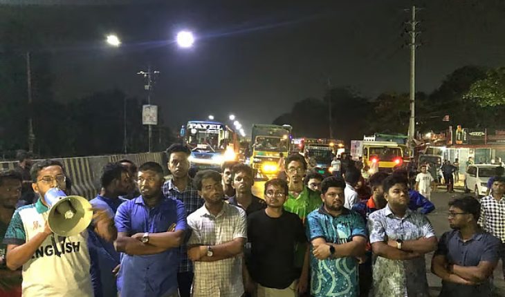 আওয়ামী লীগকে নিষিদ্ধের দাবিতে ঢাকা আরিচা মহাসড়ক অবরোধ