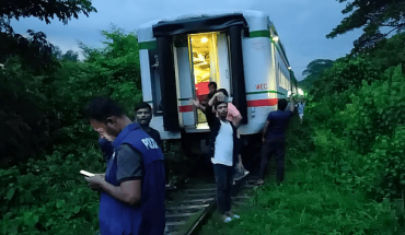 ১১টি বগি রেখে ৫টি নিয়ে চলে গেল ট্রেনের ইঞ্জিন