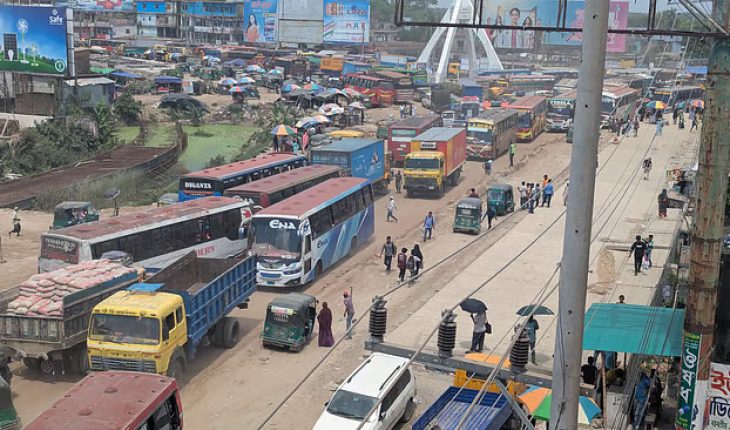 পণ্যবাহী ট্রাক গর্তে আটকে ঢাকা-সিলেট, মহাসড়কে দীর্ঘ যানজট ভোগান্তি পণ্যবাহী ট্রাক গর্তে আটকে ঢাকা-সিলেট, মহাসড়কে দীর্ঘ যানজট ভোগান্তি