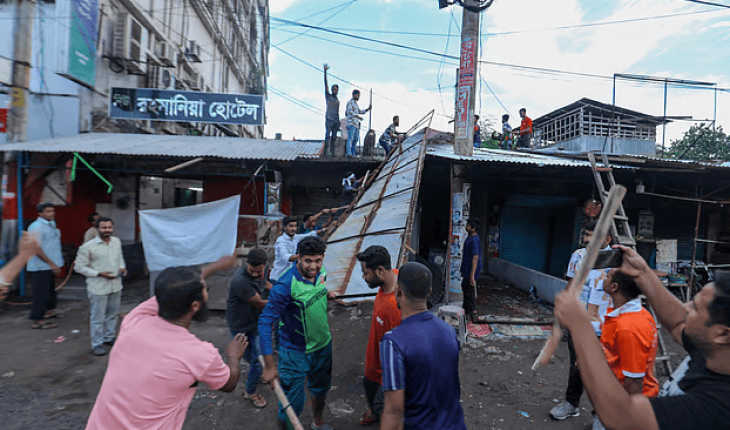 খুলনায় জাতীয় পার্টির কার্যালয়ে হামলা-ভাঙচুর গণ অধিকার পরিষদের নেতা-কর্মীদের