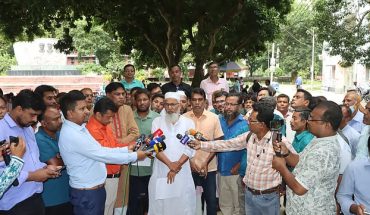 সাত দিনের আলটিমেটাম দিয়ে ‘শাটডাউন’ প্রত্যাহার কর্মকর্তা-কর্মচারীদের, অনড় শিক্ষকেরা
