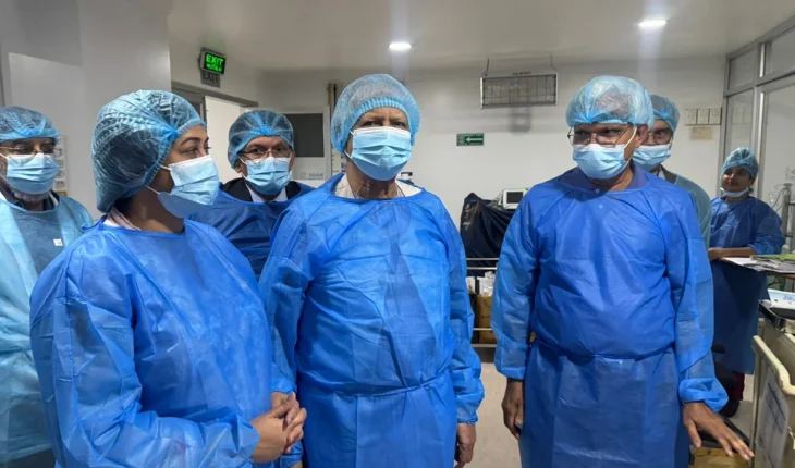 খালেদা জিয়ার স্বাস্থ্যের খোঁজ নিতে এভারকেয়ারে প্রধান উপদেষ্টা