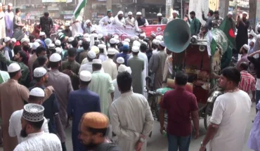 হাদিকে হত্যার প্রতিবাদে ঢাকা–ময়মনসিংহ মহাসড়ক অবরোধ করে বিক্ষোভ