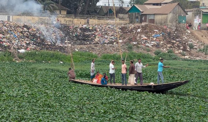 অস্তিত্ব সংকটাপন্ন তিতাস তীরে বালু ভরাট