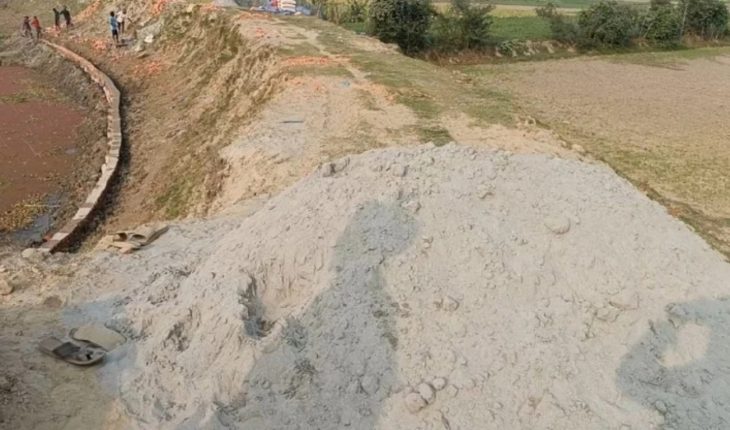 নিম্নমানের ইট ও বালু দিয়ে কোটি টাকার কাজ