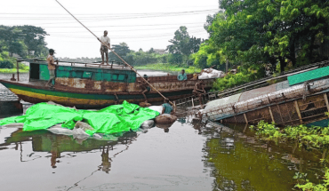 আখাউড়ায়  ১.৫কোটি টাকার পণ্যবোঝাই নৌকা ডুবি